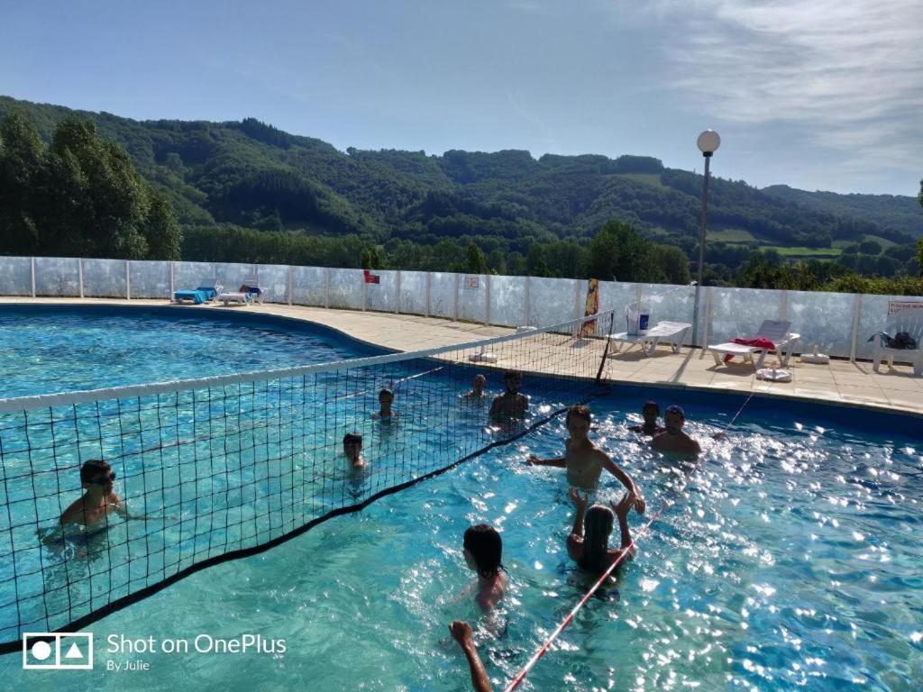 Saint Geniez D'Olt Jolie T2 Amenagee Et Equipee Village Goelia 2 Piscines Chauffees Exteriér fotografie